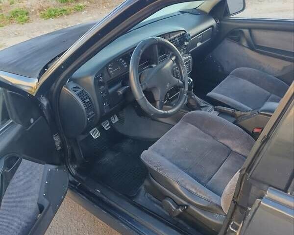 Опель Омега 1987 в Херсоне на Automoto.ua Синий Опель Омега, объемом двигателя 2 л и пробегом 400 тыс. км за 1300 $, фото 1 на Automoto.ua