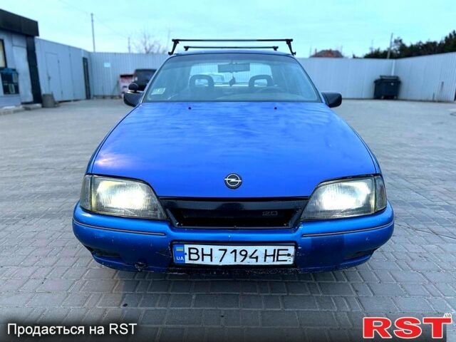 Синий Опель Омега, объемом двигателя 2 л и пробегом 100 тыс. км за 699 $, фото 1 на Automoto.ua