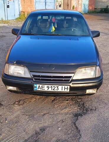 Синий Опель Омега, объемом двигателя 2 л и пробегом 200 тыс. км за 1600 $, фото 1 на Automoto.ua