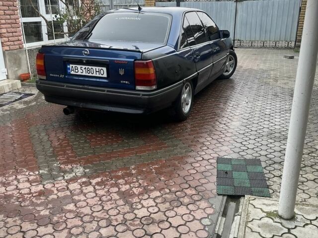 Синий Опель Омега, объемом двигателя 2 л и пробегом 200 тыс. км за 1500 $, фото 1 на Automoto.ua