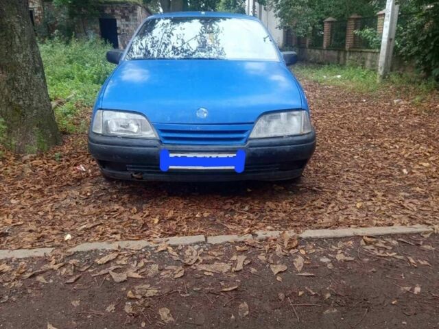 Синий Опель Омега, объемом двигателя 2 л и пробегом 300 тыс. км за 850 $, фото 1 на Automoto.ua