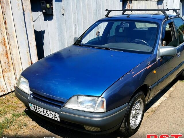 Синий Опель Омега, объемом двигателя 20 л и пробегом 265 тыс. км за 1100 $, фото 1 на Automoto.ua