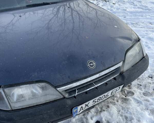 Синий Опель Омега, объемом двигателя 2 л и пробегом 1 тыс. км за 565 $, фото 1 на Automoto.ua