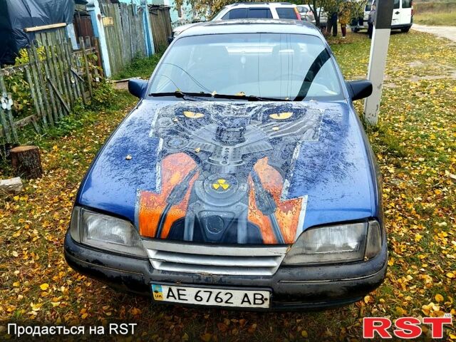 Синій Опель Омега, об'ємом двигуна 1.8 л та пробігом 0 тис. км за 670 $, фото 1 на Automoto.ua