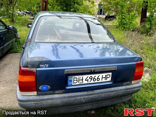 Синій Опель Омега, об'ємом двигуна 2 л та пробігом 400 тис. км за 550 $, фото 1 на Automoto.ua