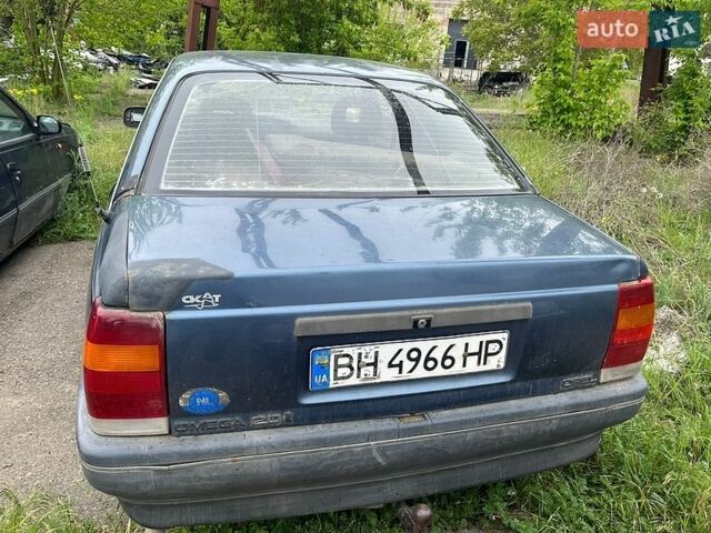 Синий Опель Омега, объемом двигателя 2 л и пробегом 400 тыс. км за 550 $, фото 1 на Automoto.ua
