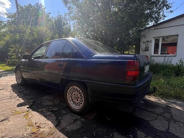 Синий Опель Омега, объемом двигателя 1.8 л и пробегом 244 тыс. км за 1350 $, фото 1 на Automoto.ua