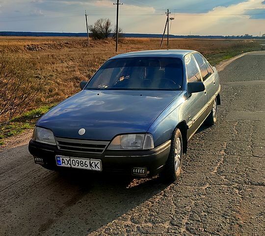 Синий Опель Омега, объемом двигателя 2 л и пробегом 0 тыс. км за 1200 $, фото 1 на Automoto.ua