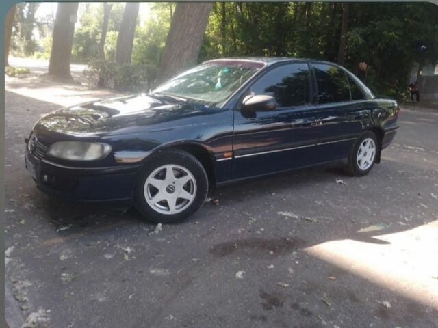 Синий Опель Омега, объемом двигателя 2 л и пробегом 200 тыс. км за 500 $, фото 1 на Automoto.ua