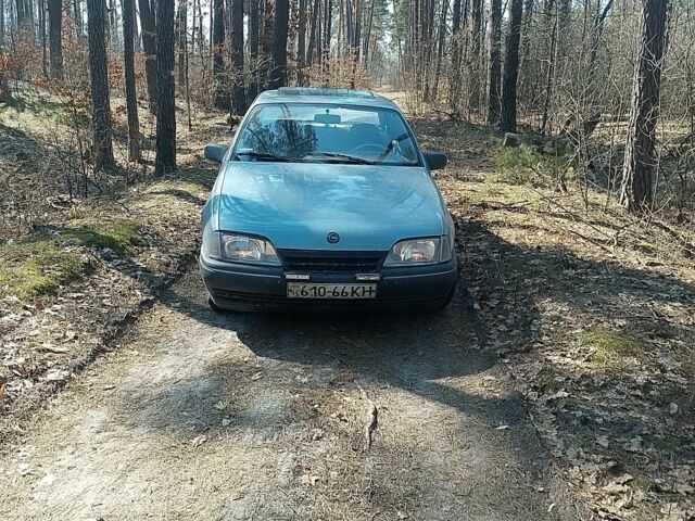 Синий Опель Омега, объемом двигателя 2 л и пробегом 470 тыс. км за 566 $, фото 1 на Automoto.ua