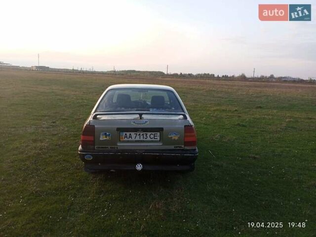 Синий Опель Омега, объемом двигателя 2 л и пробегом 308 тыс. км за 680 $, фото 1 на Automoto.ua