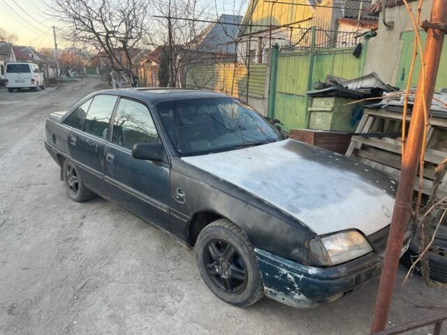 Синій Опель Омега, об'ємом двигуна 2 л та пробігом 400 тис. км за 800 $, фото 1 на Automoto.ua