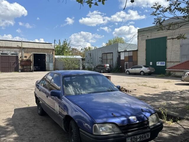 Синий Опель Омега, объемом двигателя 2 л и пробегом 300 тыс. км за 700 $, фото 1 на Automoto.ua