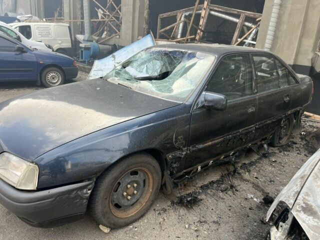 Синий Опель Омега, объемом двигателя 2 л и пробегом 180 тыс. км за 300 $, фото 1 на Automoto.ua