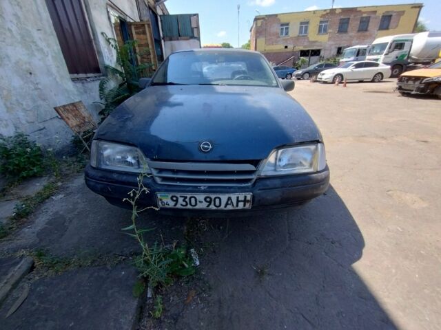 Синій Опель Омега, об'ємом двигуна 2 л та пробігом 200 тис. км за 600 $, фото 1 на Automoto.ua