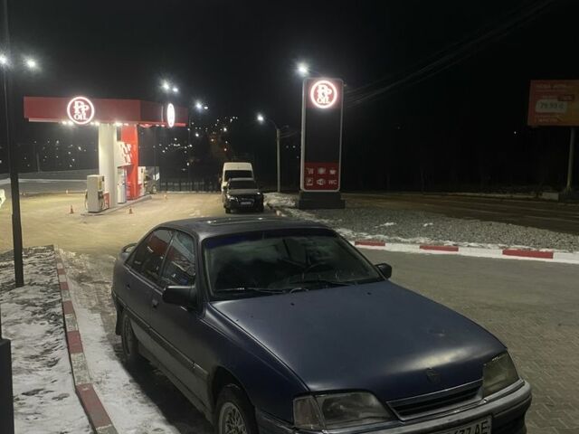 Синій Опель Омега, об'ємом двигуна 2 л та пробігом 300 тис. км за 700 $, фото 1 на Automoto.ua