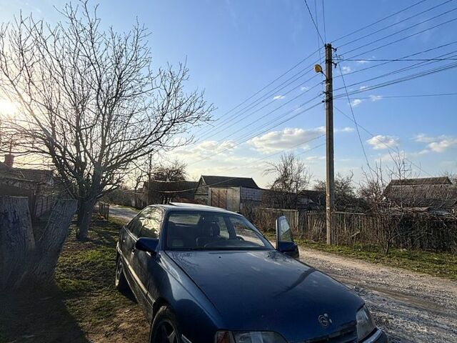 Синий Опель Омега, объемом двигателя 2 л и пробегом 301 тыс. км за 900 $, фото 1 на Automoto.ua