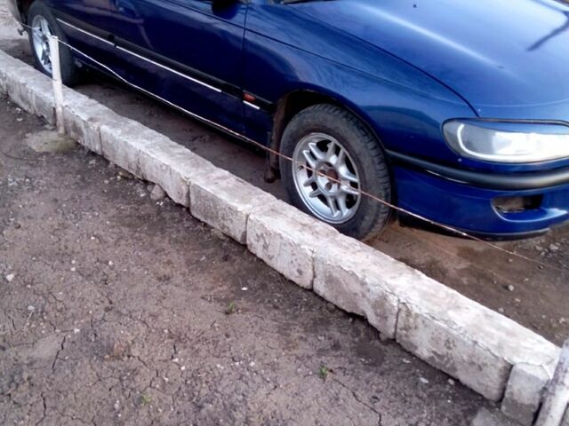 Синій Опель Омега, об'ємом двигуна 2 л та пробігом 500 тис. км за 1800 $, фото 1 на Automoto.ua