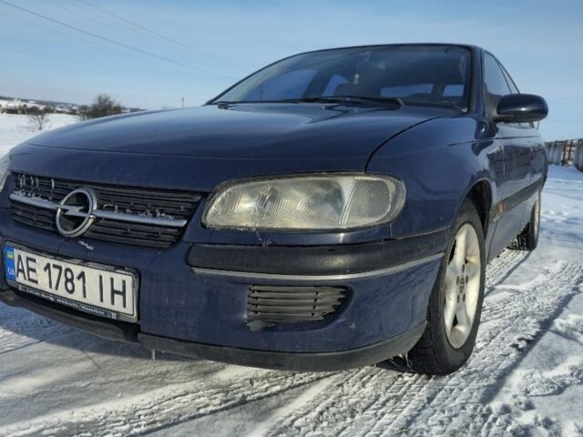 Синий Опель Омега, объемом двигателя 2 л и пробегом 300 тыс. км за 1041 $, фото 1 на Automoto.ua