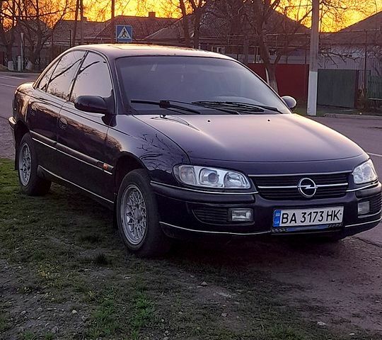 Синій Опель Омега, об'ємом двигуна 2 л та пробігом 307 тис. км за 2250 $, фото 1 на Automoto.ua