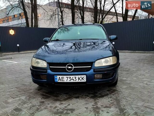 Синий Опель Омега, объемом двигателя 2 л и пробегом 300 тыс. км за 2150 $, фото 1 на Automoto.ua