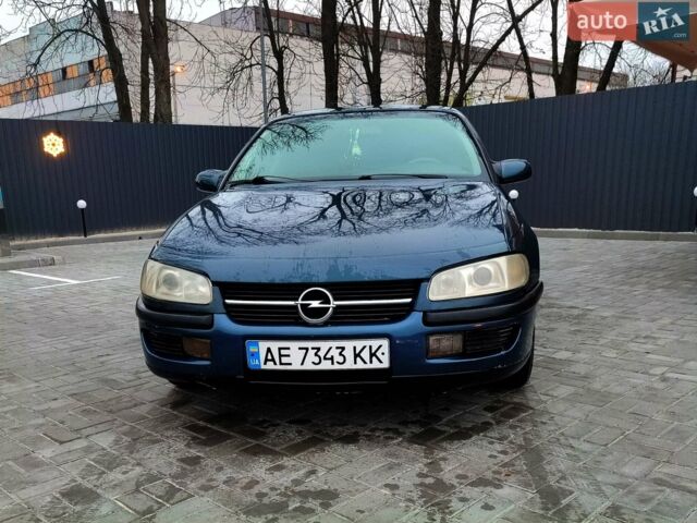 Синий Опель Омега, объемом двигателя 2 л и пробегом 300 тыс. км за 2150 $, фото 1 на Automoto.ua