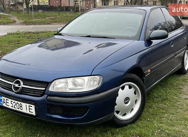 Синий Опель Омега, объемом двигателя 2 л и пробегом 320 тыс. км за 2577 $, фото 1 на Automoto.ua