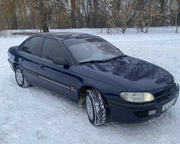 Синий Опель Омега, объемом двигателя 2 л и пробегом 275 тыс. км за 2100 $, фото 1 на Automoto.ua
