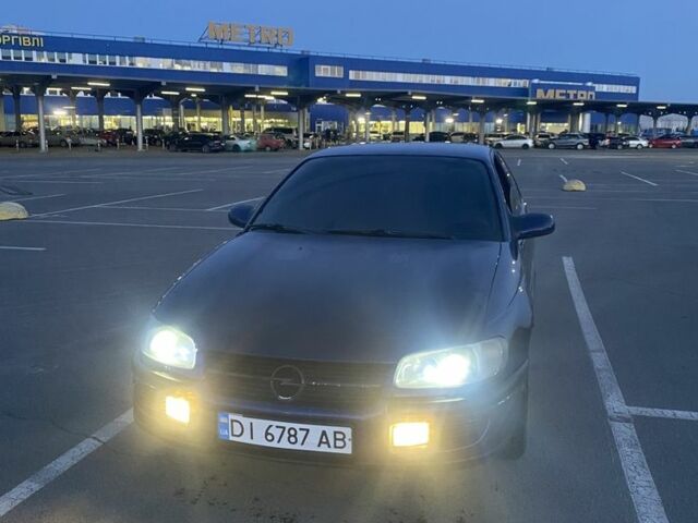 Синій Опель Омега, об'ємом двигуна 2 л та пробігом 342 тис. км за 2000 $, фото 1 на Automoto.ua