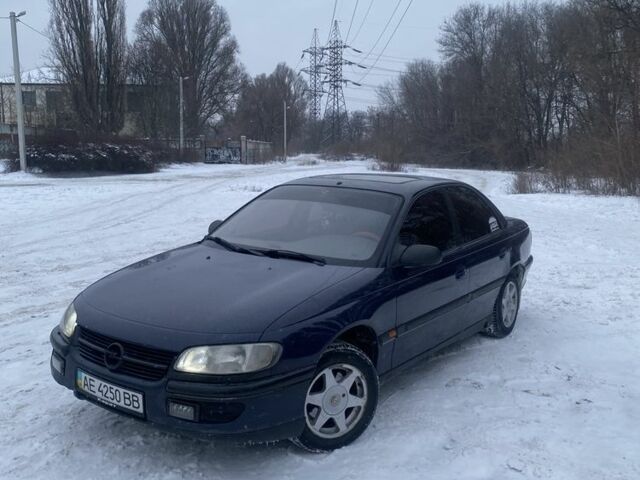 Синий Опель Омега, объемом двигателя 2 л и пробегом 275 тыс. км за 2100 $, фото 1 на Automoto.ua