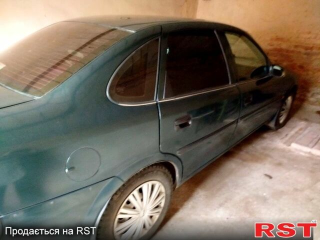 Синий Опель Омега, объемом двигателя 1.8 л и пробегом 100 тыс. км за 2500 $, фото 1 на Automoto.ua