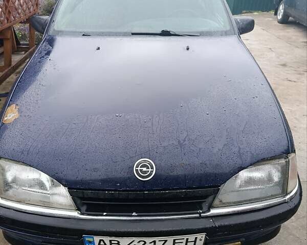 Опель Омега 1998 у Вінниці на Automoto.ua Синій Опель Омега, об'ємом двигуна 2 л та пробігом 288 тис. км за 1100 $, фото 1 на Automoto.ua