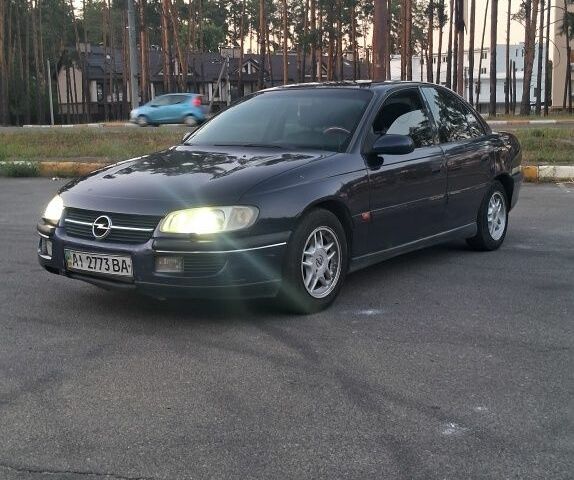 Синий Опель Омега, объемом двигателя 2 л и пробегом 298 тыс. км за 1199 $, фото 1 на Automoto.ua