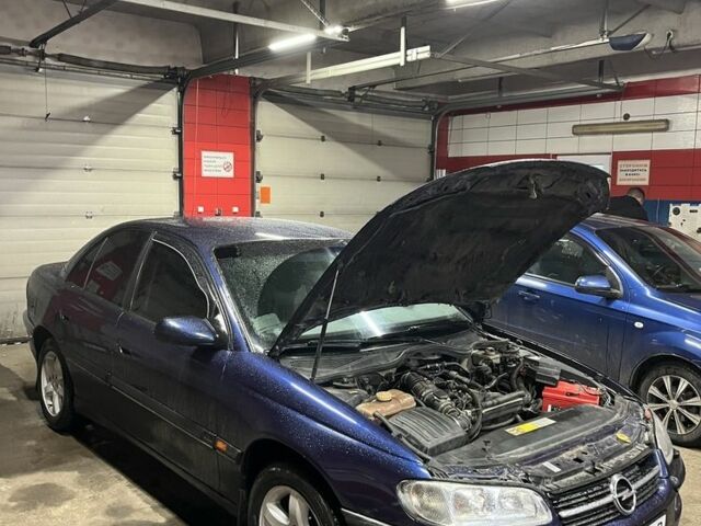 Синій Опель Омега, об'ємом двигуна 2 л та пробігом 450 тис. км за 1100 $, фото 1 на Automoto.ua