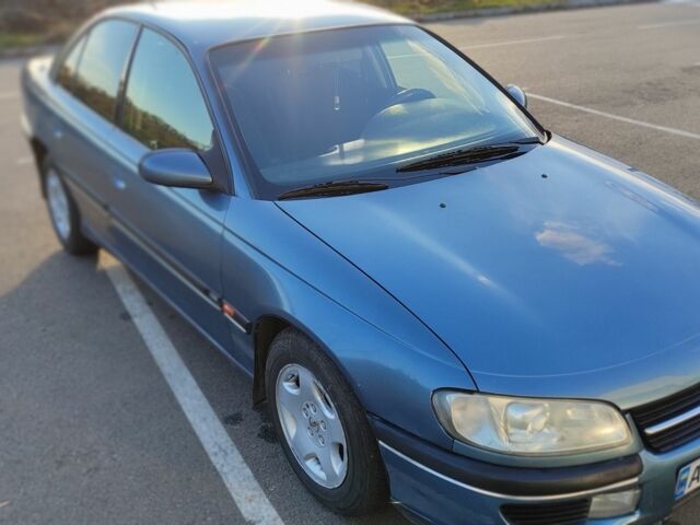 Синий Опель Омега, объемом двигателя 2 л и пробегом 310 тыс. км за 2700 $, фото 1 на Automoto.ua