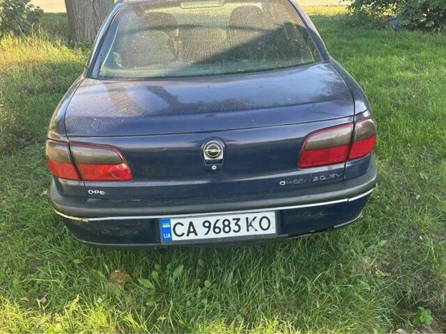 Синий Опель Омега, объемом двигателя 2 л и пробегом 250 тыс. км за 904 $, фото 1 на Automoto.ua