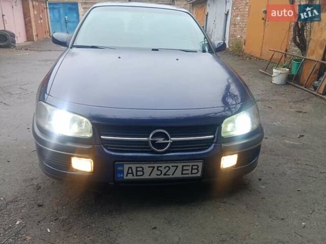 Синій Опель Омега, об'ємом двигуна 2 л та пробігом 294 тис. км за 2000 $, фото 1 на Automoto.ua