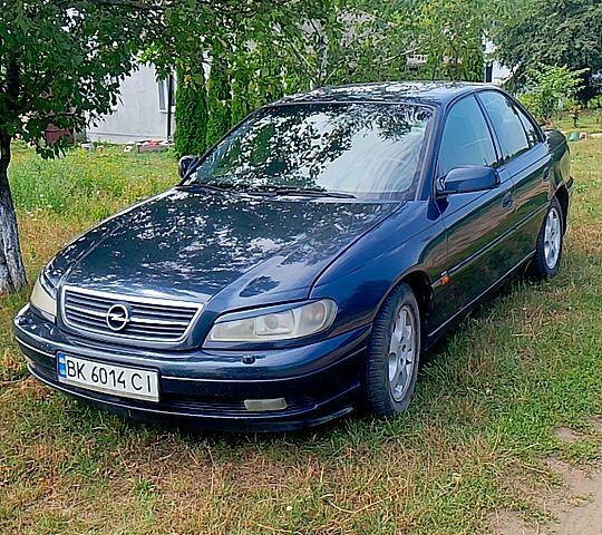 Синий Опель Омега, объемом двигателя 2.2 л и пробегом 315 тыс. км за 3000 $, фото 1 на Automoto.ua