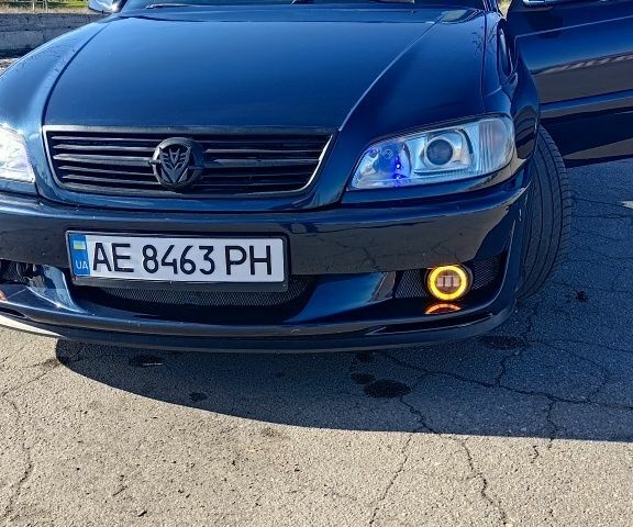 Синий Опель Омега, объемом двигателя 2 л и пробегом 350 тыс. км за 4500 $, фото 1 на Automoto.ua