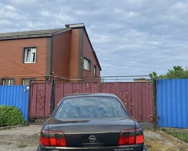 Синій Опель Омега, об'ємом двигуна 2.5 л та пробігом 290 тис. км за 1700 $, фото 1 на Automoto.ua