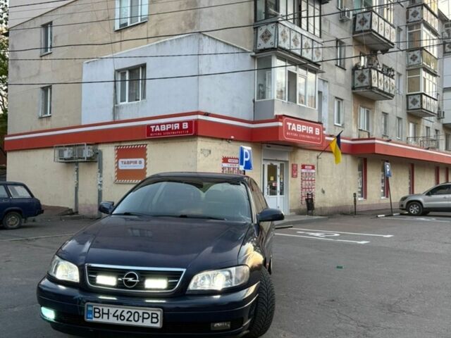 Синий Опель Омега, объемом двигателя 2.2 л и пробегом 368 тыс. км за 2100 $, фото 1 на Automoto.ua