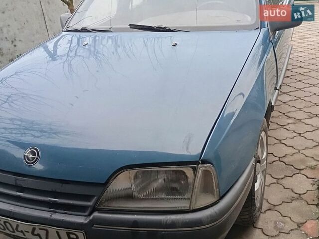 Синий Опель Омега, объемом двигателя 1.8 л и пробегом 280 тыс. км за 1400 $, фото 1 на Automoto.ua