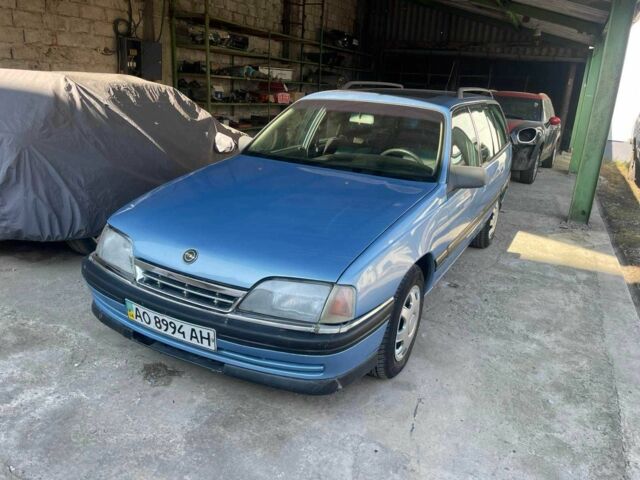 Синий Опель Омега, объемом двигателя 1.8 л и пробегом 308 тыс. км за 1200 $, фото 1 на Automoto.ua