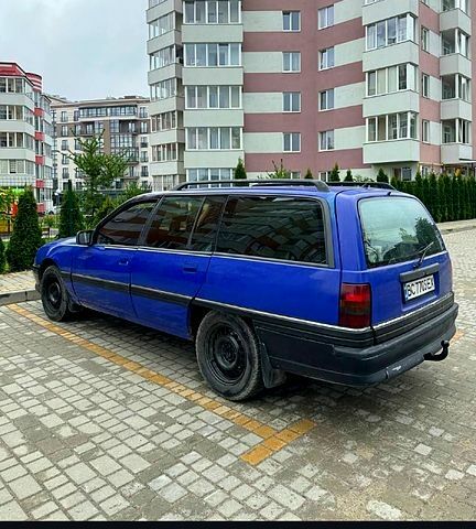 Синий Опель Омега, объемом двигателя 2 л и пробегом 0 тыс. км за 1400 $, фото 1 на Automoto.ua