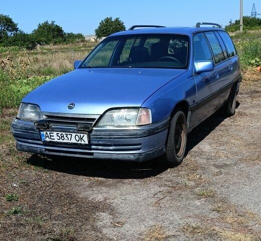 Синий Опель Омега, объемом двигателя 2 л и пробегом 389 тыс. км за 749 $, фото 1 на Automoto.ua