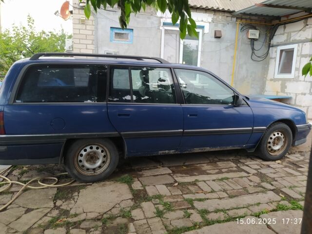 Синий Опель Омега, объемом двигателя 2 л и пробегом 800 тыс. км за 1000 $, фото 1 на Automoto.ua