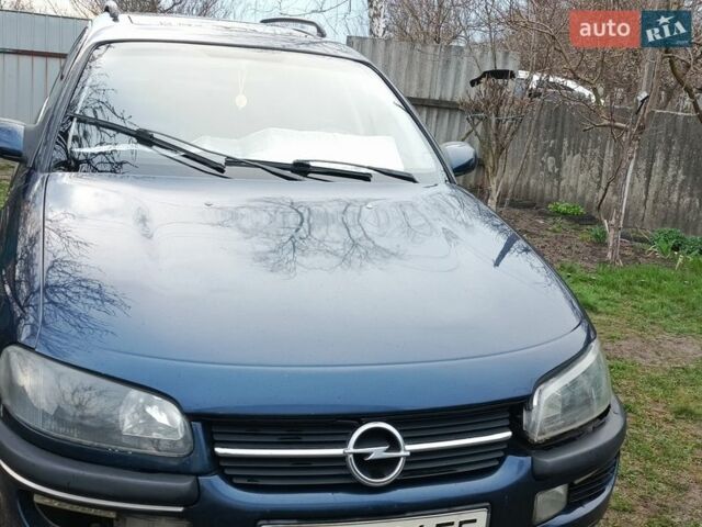 Синий Опель Омега, объемом двигателя 2.5 л и пробегом 300 тыс. км за 2000 $, фото 1 на Automoto.ua