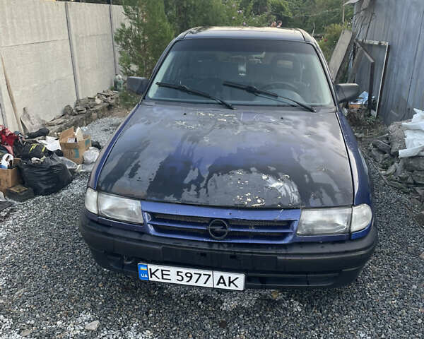 Синий Опель Омега, объемом двигателя 1.4 л и пробегом 360 тыс. км за 300 $, фото 1 на Automoto.ua