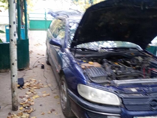 Синий Опель Омега, объемом двигателя 2 л и пробегом 3 тыс. км за 1200 $, фото 1 на Automoto.ua