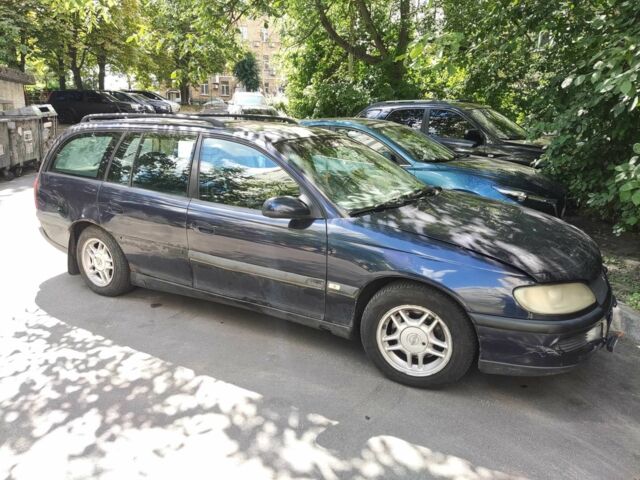 Синий Опель Омега, объемом двигателя 2.5 л и пробегом 378 тыс. км за 1786 $, фото 1 на Automoto.ua